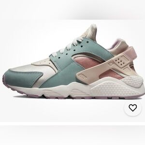 Nike Air Huarache SE rare- orewood brn-dusty sage- Sneakers- last one